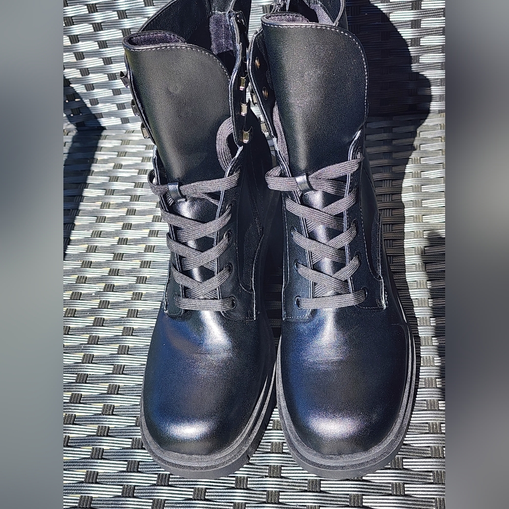 New Nine West Black Lace-Up Combat Boots